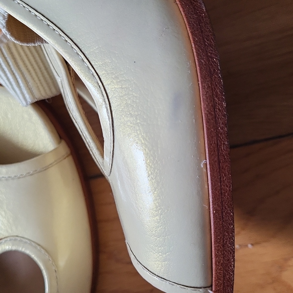 Modern vintage 36 mary janes in gold - Picture 8 of 8